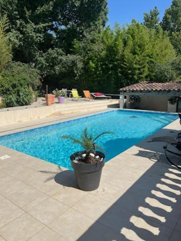 سالو دو بروفونْسْ L'Appartement Du Micocoulier المظهر الخارجي الصورة